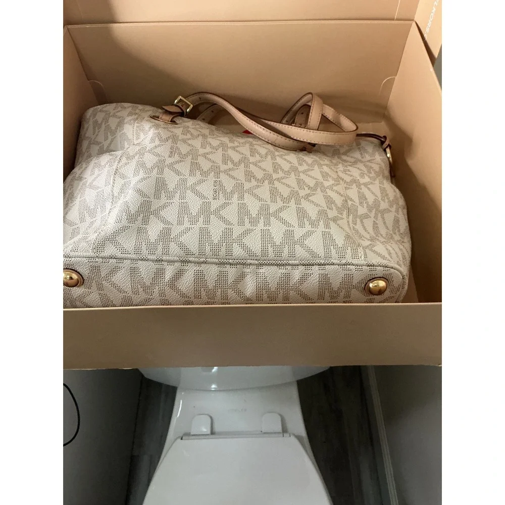 Michael Kors up sale